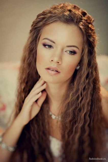 Hairstyle plisat 24 fotografii în păr mediu și lung (păr) Hairstyle plisat 24 fotografii în păr mediu și lung