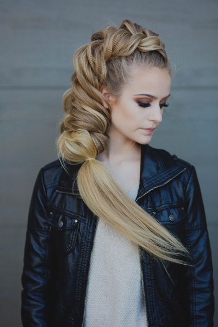 Hairstyle plisat 24 fotografii în păr mediu și lung (lung) Hairstyle plisat 24 fotografii în păr mediu și lung