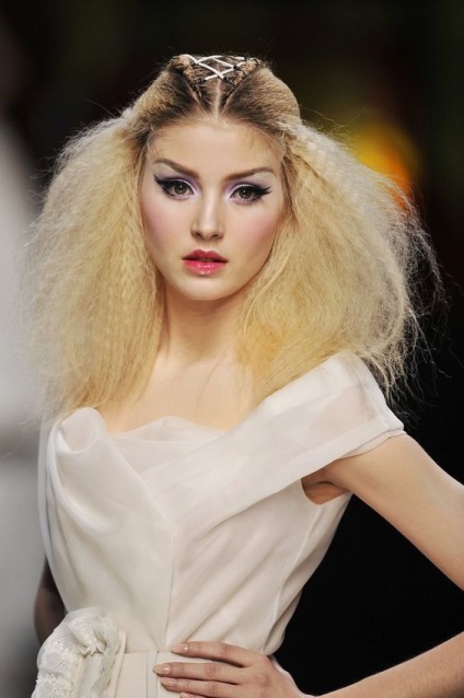 Hairstyle plisat 24 fotografii în păr mediu și lung (păr) Hairstyle plisat 24 fotografii în păr mediu și lung