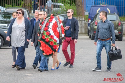 Spune la revedere de la fiul ei Yarmoshyna a venit prima persoană din țară (News) Spune la revedere de la fiul ei Yarmoshyna a venit prima persoană din țară