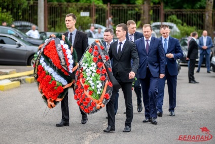 Spune la revedere de la fiul ei Yarmoshyna a venit prima persoană din țară (înmormântare) Spune la revedere de la fiul ei Yarmoshyna a venit prima persoană din țară