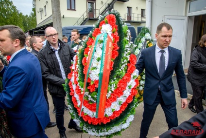 Spune la revedere de la fiul ei Yarmoshyna a venit prima persoană din țară (Yarmoshyna) Spune la revedere de la fiul ei Yarmoshyna a venit prima persoană din țară