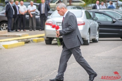 Spune la revedere de la fiul ei Yarmoshyna a venit prima persoană din țară (Marianna Shchetkina Cununa) Spune la revedere de la fiul ei Yarmoshyna a venit prima persoană din țară