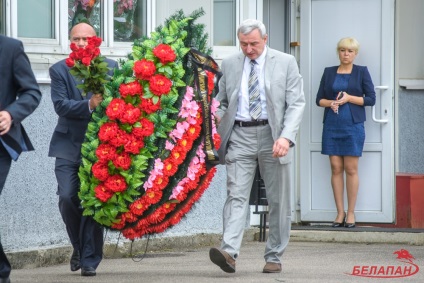 Spune la revedere de la fiul ei Yarmoshyna a venit prima persoană din țară (înmormântare) Spune la revedere de la fiul ei Yarmoshyna a venit prima persoană din țară