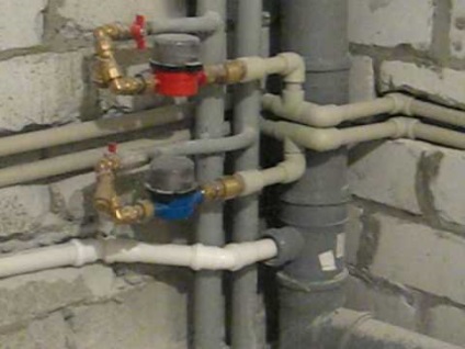 Dispunerea țevilor în baie Cum de a face propriile mâini (conducte) Dispunerea țevilor în baie Cum de a face propriile mâini