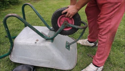 roți de reparare grădină tumuli sau înlocuiți camera în care se face (autoturisme) Reparare roata targa de grădină sau înlocuiți camera, cum se face