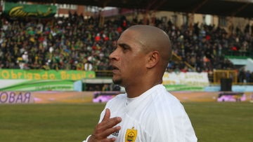 Roberto Carlos România este un mare loc, societatea, The New York Times - tot ceea ce este demn de traducere (Robert) Roberto Carlos România este un mare loc, societatea, The New York Times - tot ceea ce este demn de traducere