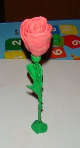 Rose din lut - un cadou de la mama copilului (cum să faci o floare din plastilină) Rose din lut - un cadou de la mama copilului
