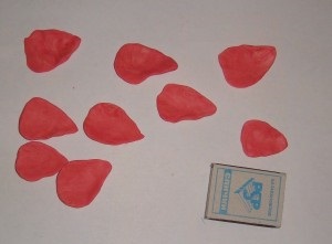 Rose din lut - un cadou de la mama copilului (plastilină sculpta un trandafir) Rose din lut - un cadou de la mama copilului