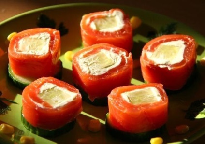 Rolls de păstrăv cu castravete și cremă de brânză (rulouri) Role de păstrăv cu castraveti si crema de branza