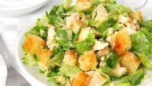 Salata „Caesar“ cu pui, reteta clasica ce ingrediente sunt necesare și cele care pot fi în siguranță (salata corespunzătoare Caesar cu pui) Salata „Caesar“ cu pui, reteta clasica care sunt ingredientele necesare și cele care pot fi în condiții de siguranță