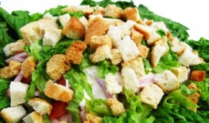 Salata „Caesar“ cu pui, reteta clasica ce ingrediente sunt necesare și cele care pot fi în siguranță (pui) Salata „Caesar“ cu pui, reteta clasica care sunt ingredientele necesare și cele care pot fi în condiții de siguranță