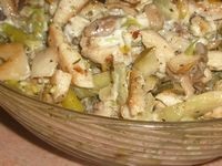 Salata de ciuperci stridie, pui, ouă și rețetă castravete (stridii) Salata de ciuperci stridie, pui, ouă și rețeta castravete