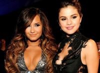 Selena Gomes și Lovato (Gomez Lovato) Selena Gomez și Demi Lovato