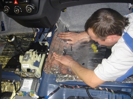 Izolat fonic masina Hyundai cu mâinile (masina) Hyundai zgomot de izolare masina cu propriile lor mâini