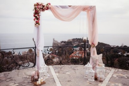 Ceremonia de nuntă simbolică în Crimeea, de călătorie roșu (ceremonia de scaune auto) Ceremonia de nuntă simbolică în Crimeea, de călătorie roșu