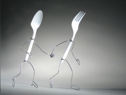 Sculpture din metal (stânga la fier vechi din dreapta) Sculpture din metal