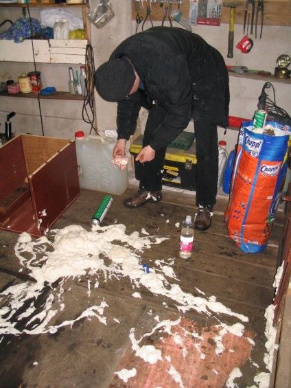 Se va spăla miezul de spumă (îndepărtarea lac acetonă) Se spală off spumă de asamblare