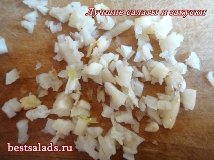 Ne uităm la fotografiile și se taie usturoiul este cel mai bun salate și aperitive (foto) Ne uităm la fotografiile și se taie usturoiul este cel mai bun salate și aperitive