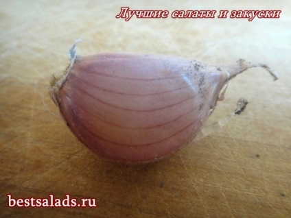 Ne uităm la fotografiile și se taie usturoiul este cel mai bun salate și aperitive (usturoi tocat fotourok) Ne uităm la fotografiile și se taie usturoiul este cel mai bun salate și aperitive