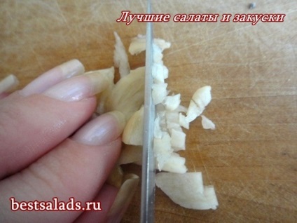 Ne uităm la fotografiile și se taie usturoiul este cel mai bun salate și aperitive (usturoi) Ne uităm la fotografiile și se taie usturoiul este cel mai bun salate și aperitive