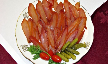 Som cald și rece afumat (afumat) Catfish cald și rece afumat
