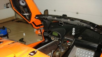 Supercar cu mâinile lor () Supercar cu mâinile lor