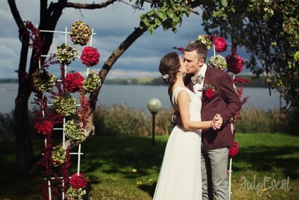 Tatiana și Anton de culoarea burgund nunta (nunta reală) Tatiana și Anton de culoarea burgund nunta
