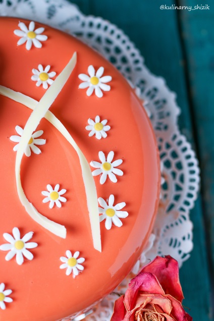 Cake „mousse Marțipan cu căpșuni și caise», coacerea (tort) Tort „mousse Marțipan cu căpșuni și caise», coacerea