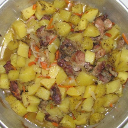 tocană din carne cu cartofi la cuptor (cartofi înăbușită) Cartofi la cuptor cu carne în cuptor
