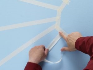 Modele de pe perete cu mâinile în interiorul apartamentului (modele) Modele de pe perete cu mâinile în interiorul apartamentului