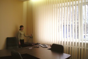 jaluzele verticale si dispozitiv de instalare (obturatoare) Dispozitiv de jaluzele verticale și instalare