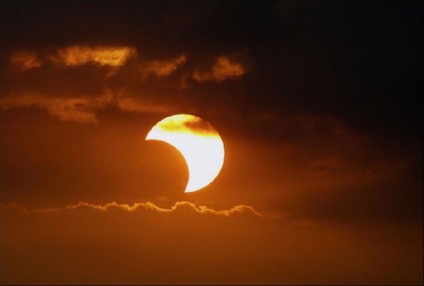 eclipsa de soare ca o înfrângere afectează luminozitatea persoanei (persoanelor) Eclipsa de soare a strălucit asupra efectului eșecului uman