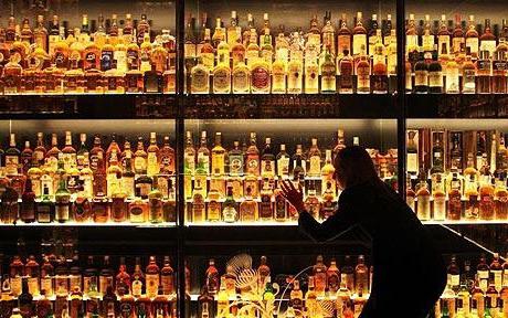 Black Horse - whisky pentru cei care doresc să experimenteze fericire și încântare (negru) Black Horse - whisky pentru cei care doresc să experimenteze fericirea și bucuria