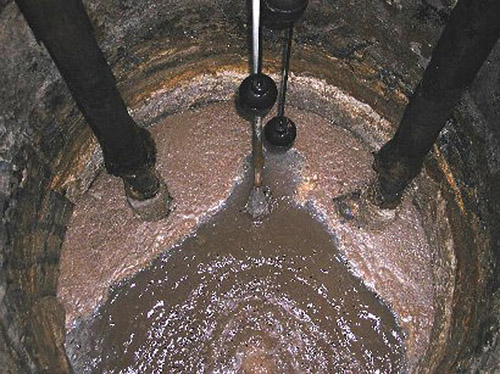 Curățarea septică colmatare tanc de lupta, curățarea mâinile lor (septica de curățare a rezervorului) Curățarea septică colmatare tanc de lupta, curățare propriile lor mâini