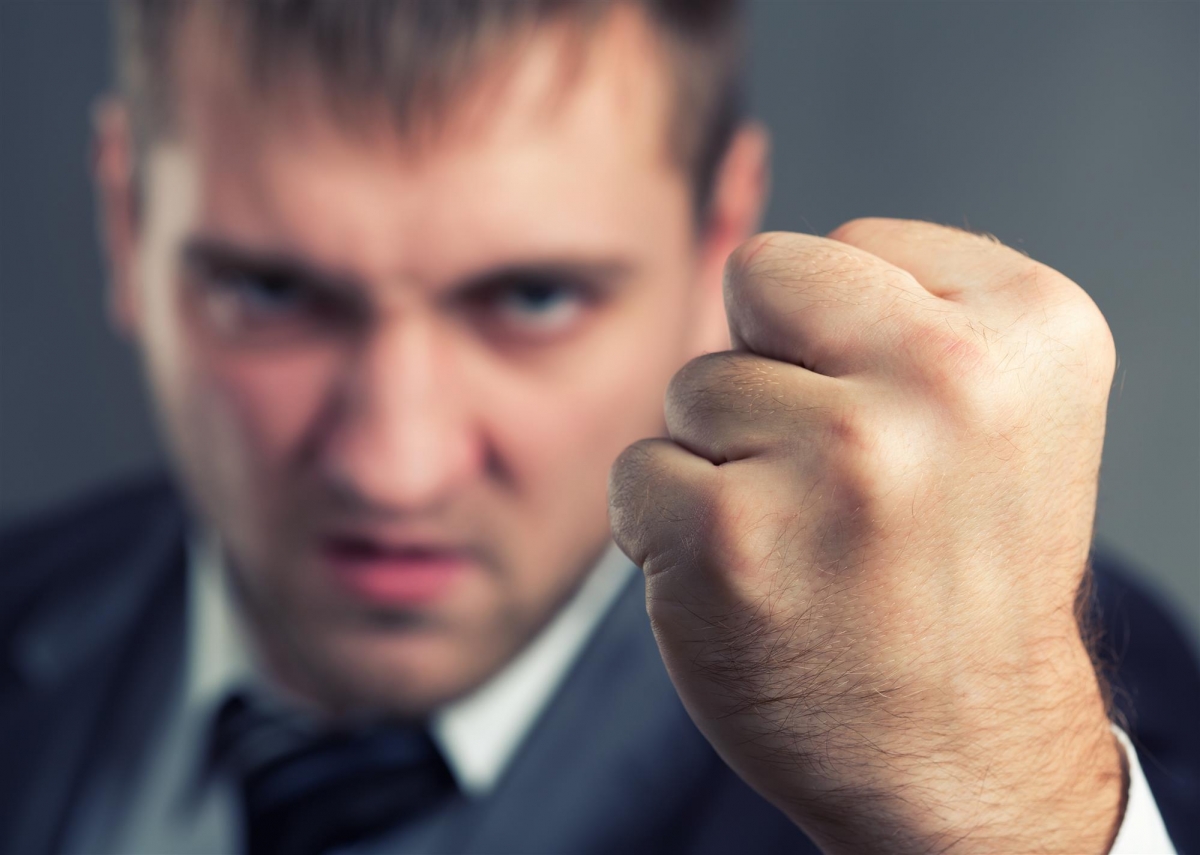 Ce se întâmplă dacă vecinul amenințat și insultat - ajutor avocați și avocați (amenințat) Ce se întâmplă dacă vecinul amenințat și insultat - ajutând avocați și avocați