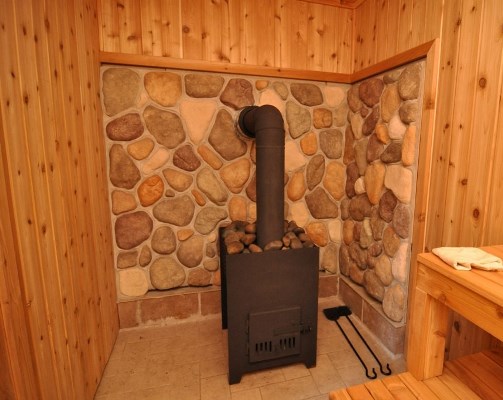 Ecranul pentru soba pentru instalarea cu propriile lor mâini (reguli) Ecranul pentru soba pentru instalarea cu propriile lor mâini