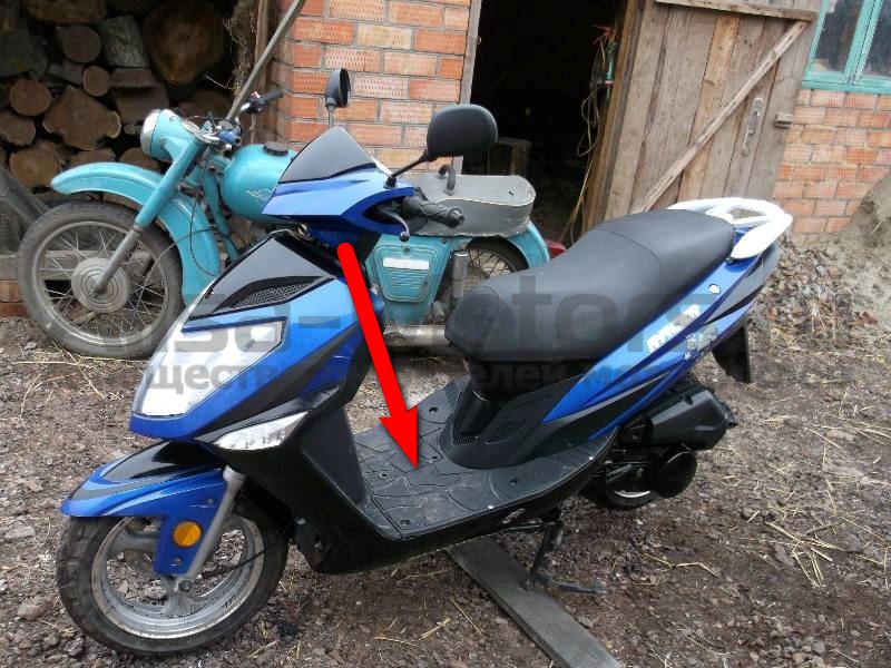 În cazul în care bateria se află în scuterul Alisa-motoare