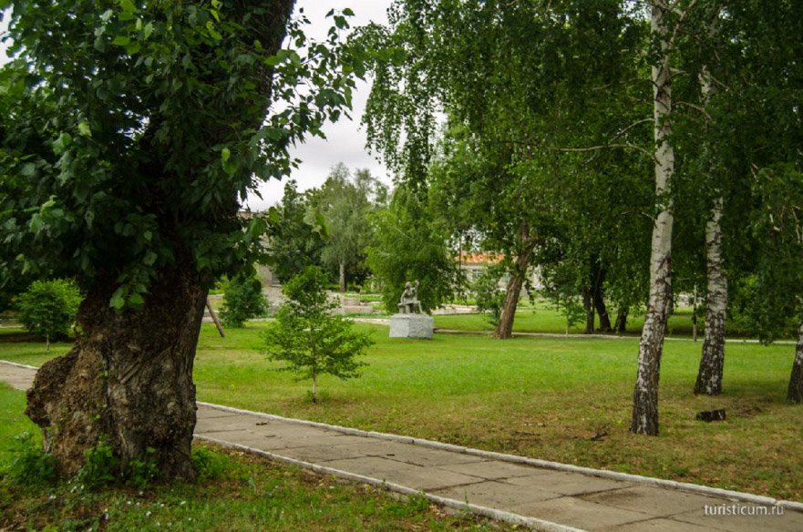 Lac albastru și denivelare de munte, regiunea Samara, regiunea Serghie (Samara) lac albastru și denivelare de munte, regiunea Samara, zona Serghie