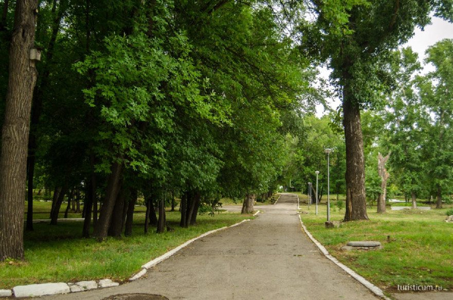 Lac albastru și denivelare de munte, regiunea Samara, zona Serghie (munte) lac albastru și denivelare de munte, regiunea Samara, zona Serghie