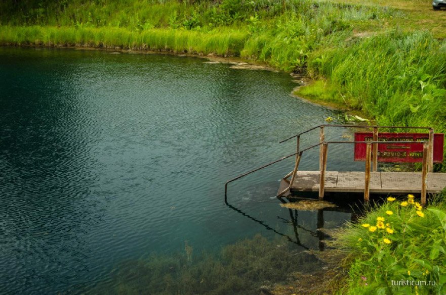 lac albastru și denivelare de munte, regiunea Samara, zona Serghie