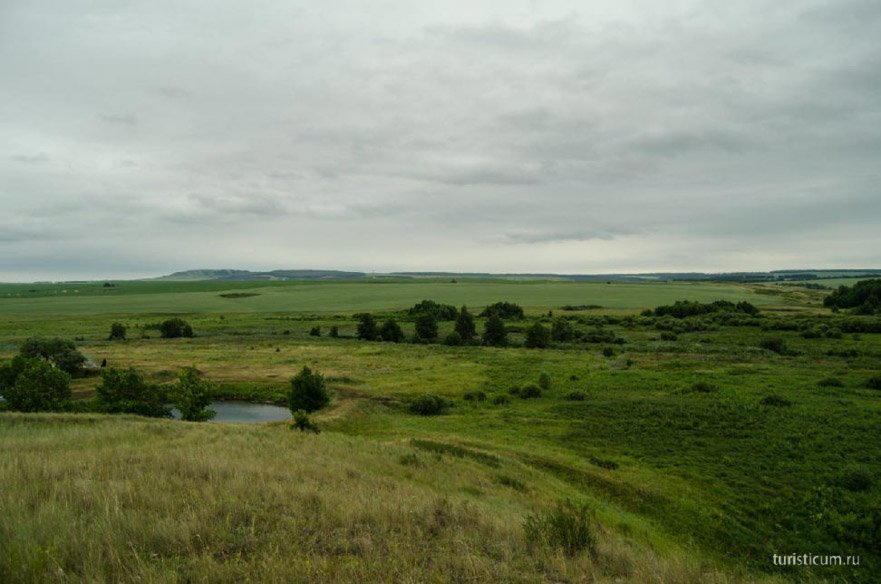 Lac albastru și denivelare de munte, regiunea Samara, zona Serghie (munte) lac albastru și denivelare de munte, regiunea Samara, zona Serghie