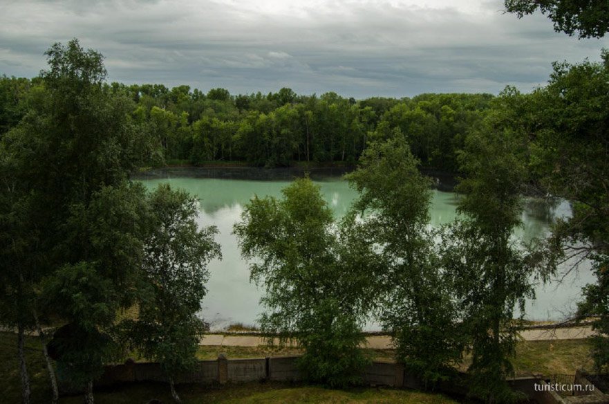 Lac albastru și denivelare de munte, regiunea Samara, zona Serghie (Lake) lac albastru și denivelare de munte, regiunea Samara, zona Serghie