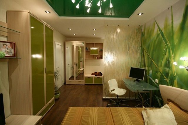 Dormitor interior, cu două tipuri de tapet - încercați experimente! (Wallpaper) Dormitor interior, cu două tipuri de tapet - încercați experimente!