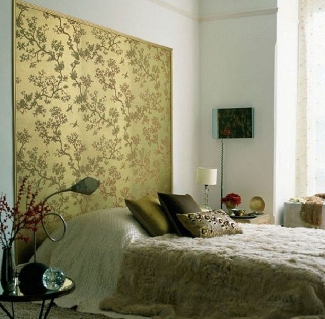 Dormitor interior, cu două tipuri de tapet - încercați experimente! (Wallpaper) Dormitor interior, cu două tipuri de tapet - încercați experimente!