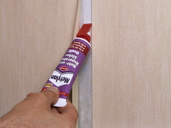 Cum să se spele lipici pentru tapet (adeziv) Cum să se spele lipici pentru a monitorului
