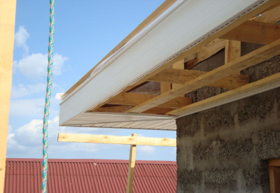 Acoperișul construcției metalice a experienței personale (instrucțiuni pas cu pas) (primele placi de șipcă) Acoperișul construcției metalice a experienței personale (instrucțiuni pas cu pas)