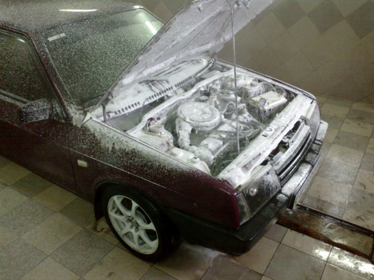 Life hacking săptămână cum să se spele în mod corespunzător spațiul compartimentul motor al autovehiculului (masina) Life hacking săptămână cum să se spele corect spatiul capota masinii