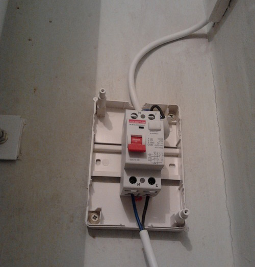 Racordarea cazanului la rețeaua electrică (conectarea cilindrului la rețea) Conexiune cazanului la rețeaua de electricitate