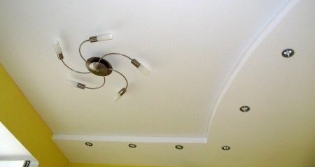 Plafoane din gips-carton, în sala foto soluții interesante (suspendat) Plafoane din gips-carton, în sala foto soluții interesante